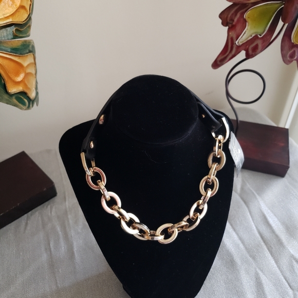 Chocker - Picture 2 of 3